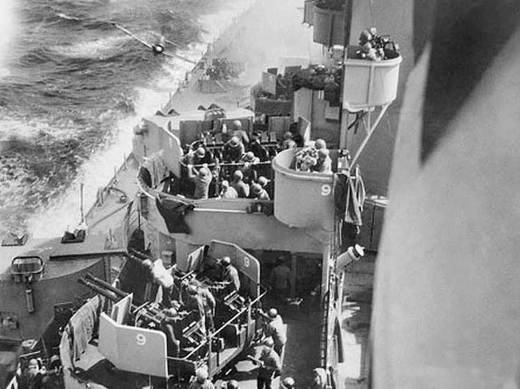 fasc1nate's tweet photo. A6M Zero Kamikaze moments before hitting the starboard side of USS Missouri on April 11, 1945.

Learn more about Kamikaze attacks: https://t.co/qBWJ9zBxOU https://t.co/VRuYXrkkKA