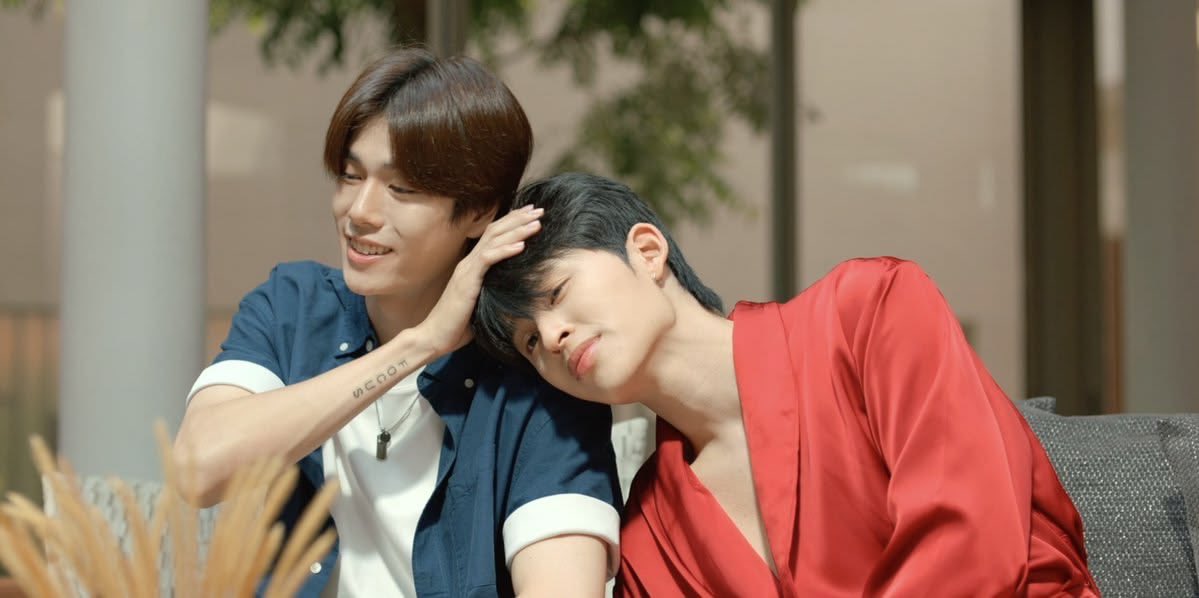 buzunkalbii's tweet photo. Phuwin’s habit of patting on pond’s  head is the cutest thing I’ve ever seen🫠🥺😭 https://t.co/g9kGQ1EYTK