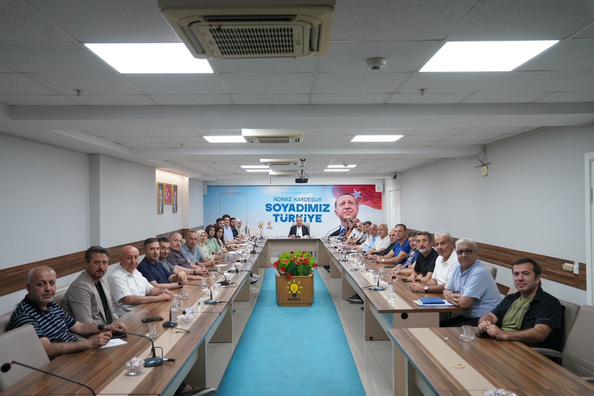 AkUmraniye's tweet photo. İlçe Başkanımız @cetinkaya_salim'ın başkanlığında; Haftalık Olağan Yönetim Kurulu toplantımız gerçekleştirildi. 

📍AK Parti Ümraniye İlçe Başkanlığı https://t.co/TZymMwUSqE