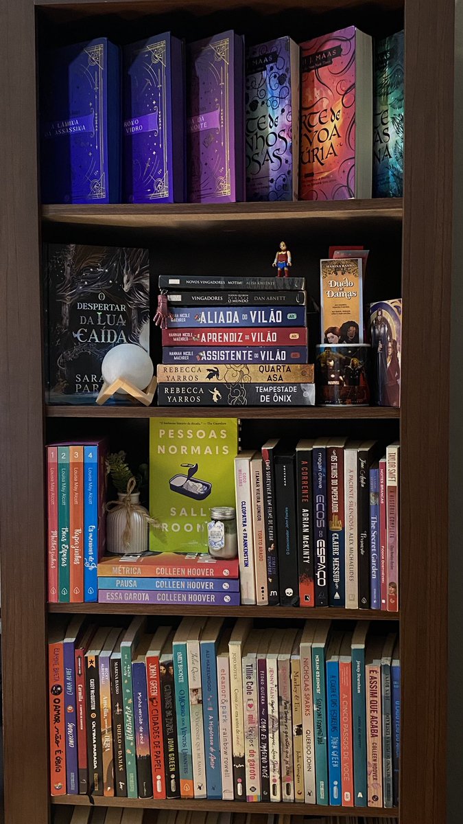 toniabooks's tweet photo. minha estante está assim até o momento, posso ver a de vocês??? https://t.co/lEcmtYHe8z