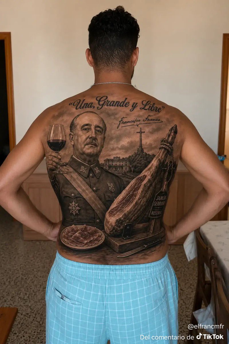TitoPadronso's tweet photo. La de los policías es cine https://t.co/s8BzOZVJVS
