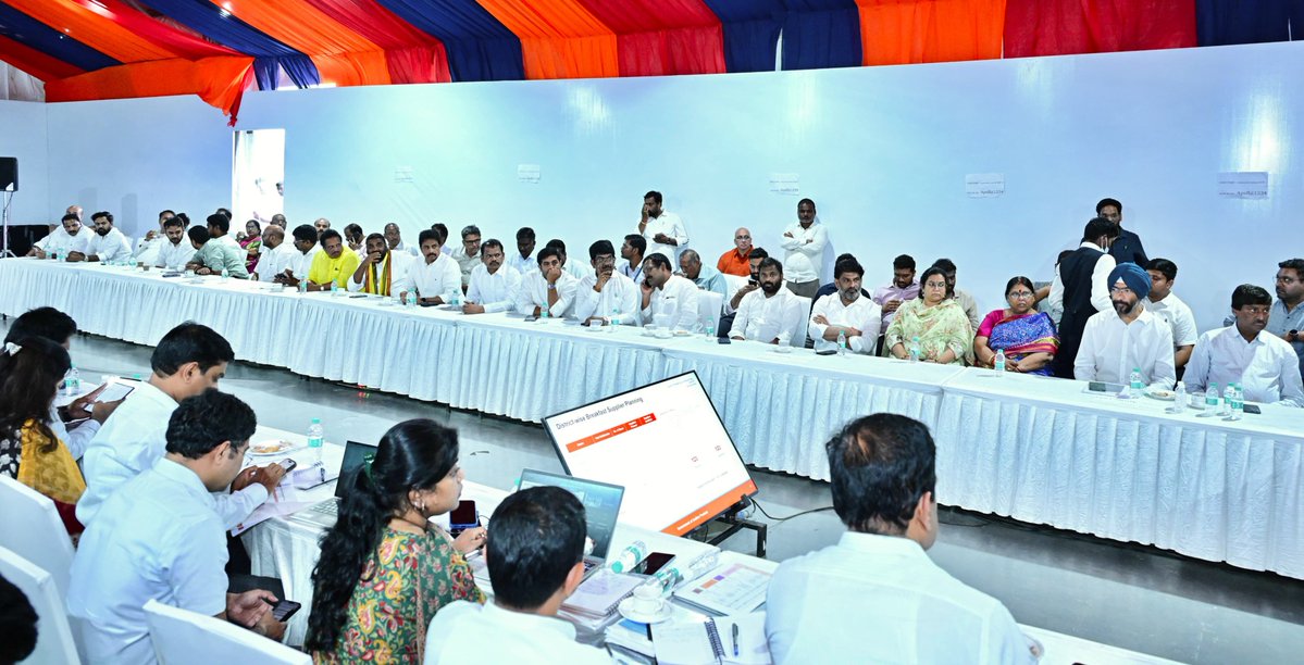 naralokesh's tweet photo. రాష్ట్రంలో ప్రధాని నరేంద్ర మోదీ గారి పర్యటన ఏర్పాట్లపై భోగాపురం విమానాశ్రయంలో కేంద్ర విమానయాన శాఖ మంత్రి కే.రామ్మోహన్ నాయుడు గారితో కలిసి సమీక్షించాను. భోగాపురం అల్లూరి సీతారామరాజు అంతర్జాతీయ విమానాశ్రయం ప్రారంభోత్సవ ఏర్పాట్లను త్వరితగతిన పూర్తిచేయాలని, ప్రధాని పర్యటన విజయవంతానికి ప్రతిఒక్కరూ సమన్వయంతో పనిచేయాలని అధికారులను ఆదేశించాను. ప్రధాని పర్యటన ఏర్పాట్లపై ఇప్పటివరకు చేపట్టిన చర్యలను అధికారులు వివరించారు. ప్రజలకు ఎలాంటి అసౌకర్యం కలగకుండా ఏర్పాట్లు చేయాలని ఈ సందర్భంగా దిశానిర్దేశం చేయడం జరిగింది.
@narendramodi 
@RamMNK