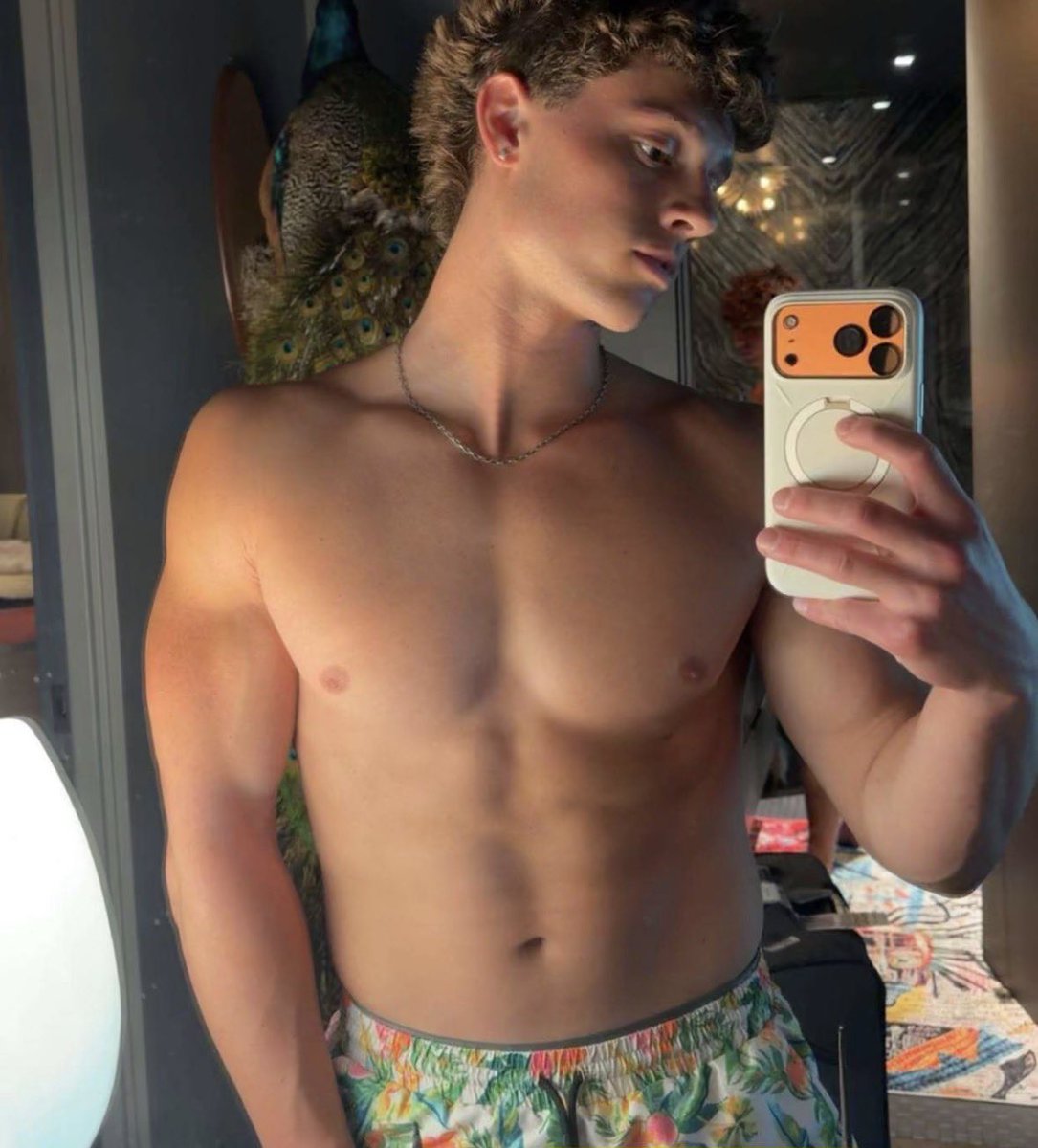 lukewehrys's tweet photo. good afternoon https://t.co/CwRKTEv34X