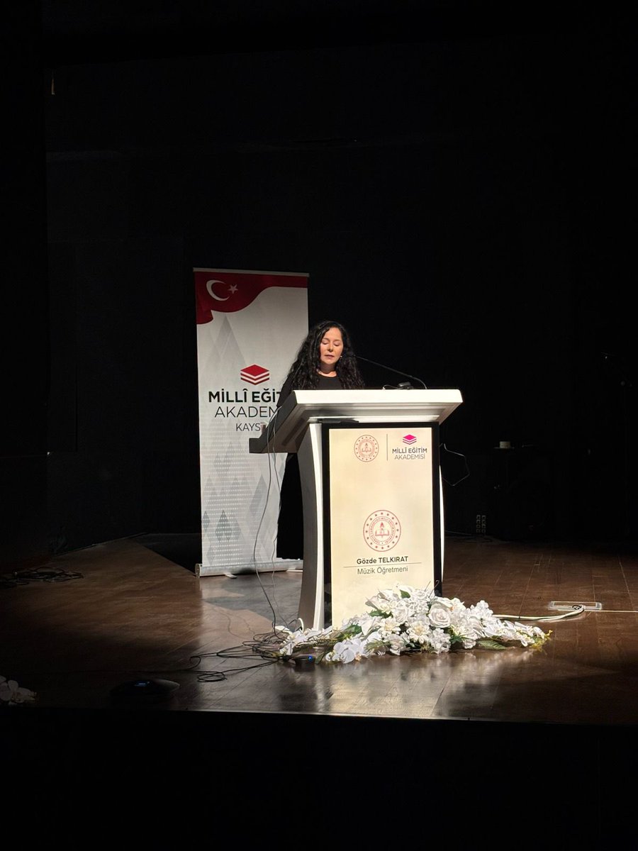 kayseriakademi's tweet photo. Akademide Kültür Sanat Uygulamaları kapsamında müzik öğretmeni Gözde Telkırat, “Türk Musikisi” konusuyla öğretmen adaylarımızla buluştu. İl Millî Eğitim Müdürümüzün de katıldığı program, sınav öncesinde adaylarımıza moral ve motivasyon sağladı. @tcmeb @M_E_Akademisi @CoskunESEN57 https://t.co/oXARUEKDzH