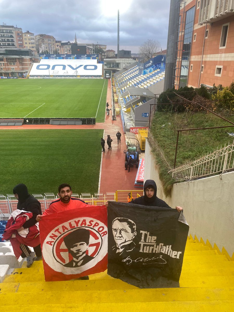 As7Murat's tweet photo. Antalyaspor tribünlerinin tek görüşü Türklüktür. 
Bundan gurur ve şeref duyuyorum, 
Varolsun Türklük,Varolsun Antalya mücadelemiz. https://t.co/Hz5yj8Er7Y