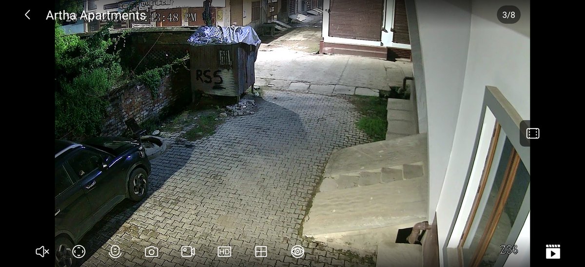 brijendrak's tweet photo. Car is blocking my driveway, please help clearing my way @112UttarPradesh @kheripolice https://t.co/xWXSdcwddB