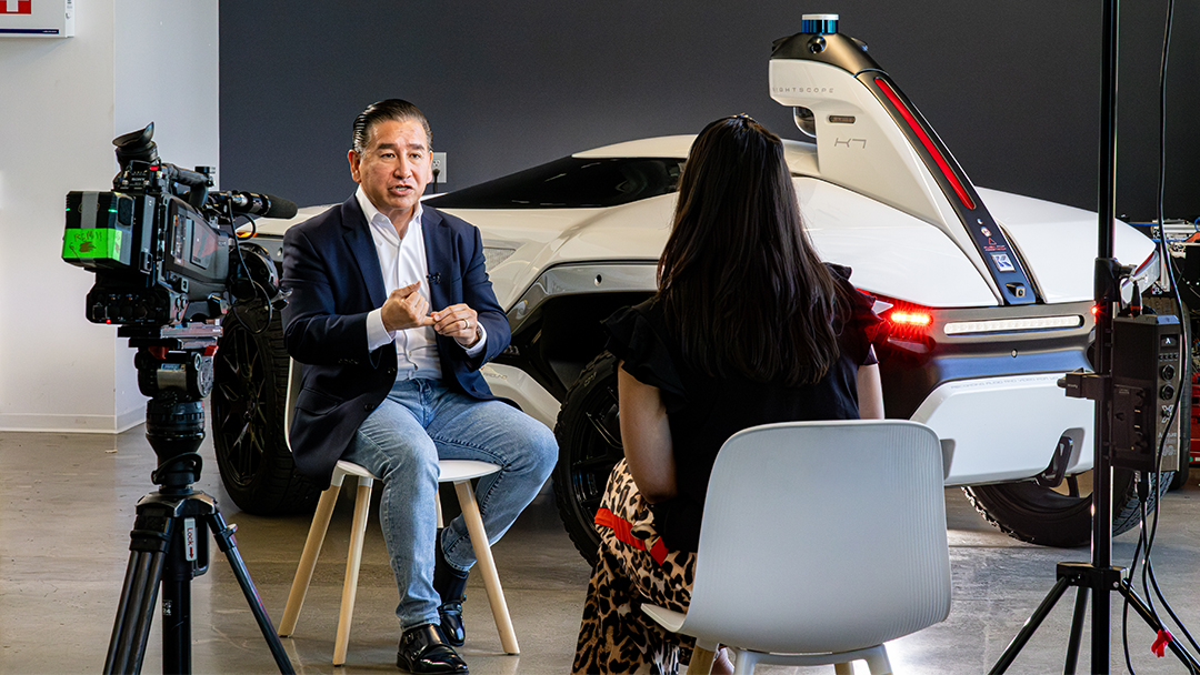 iKnightscope's tweet photo. @NewsNation went behind the scenes at Knightscope and spoke with our Chairman and CEO, William Santana Li (@WSantanaLi), to learn how we're building the nation's first Autonomous Security Force, which combines hardware, software, and humans. 

Tune in tonight, 8-10 PM ET / 5-7 PM PT, for a Special Town Hall hosted by Chris Cuomo, "The Future Is Now," only on NewsNation.

Video: NewsNation