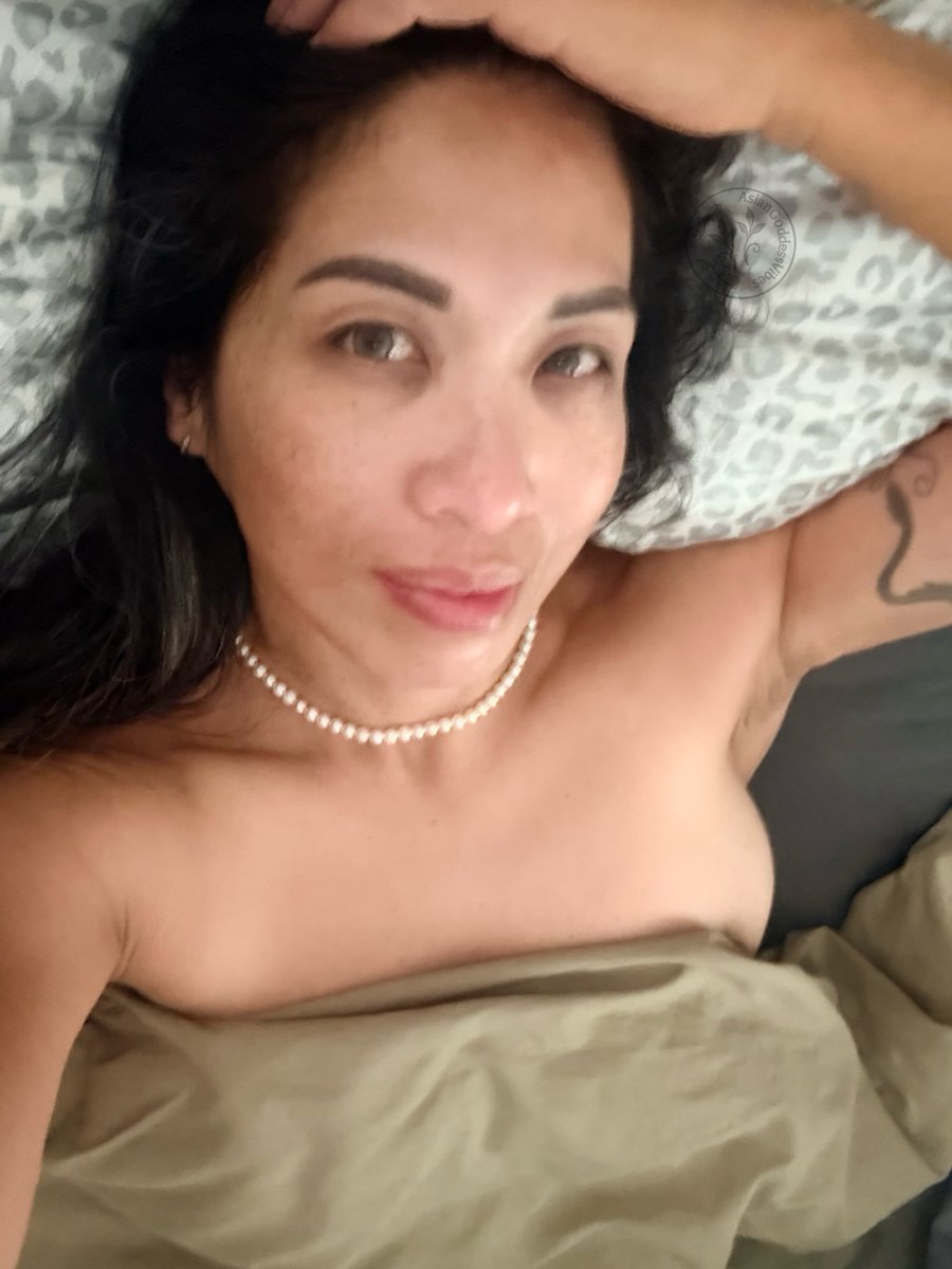AsianGodezVibes's tweet photo. One last look... 💋
#AsianMILF #MILF #OnlyFans #AsianGoddessVibes https://t.co/6t6isA5hUH