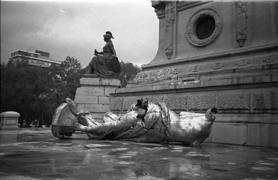 Centro_CDMX's tweet photo. En la madrugada del 28 de julio de 1957, un terremoto de magnitud 7.7 sacudió las costas de Guerrero. La onda sísmica se extendió hasta llegar a la Ciudad de México, donde se registraron grandes pérdidas, tanto materiales como humanas. https://t.co/rsJXPN1ZzC