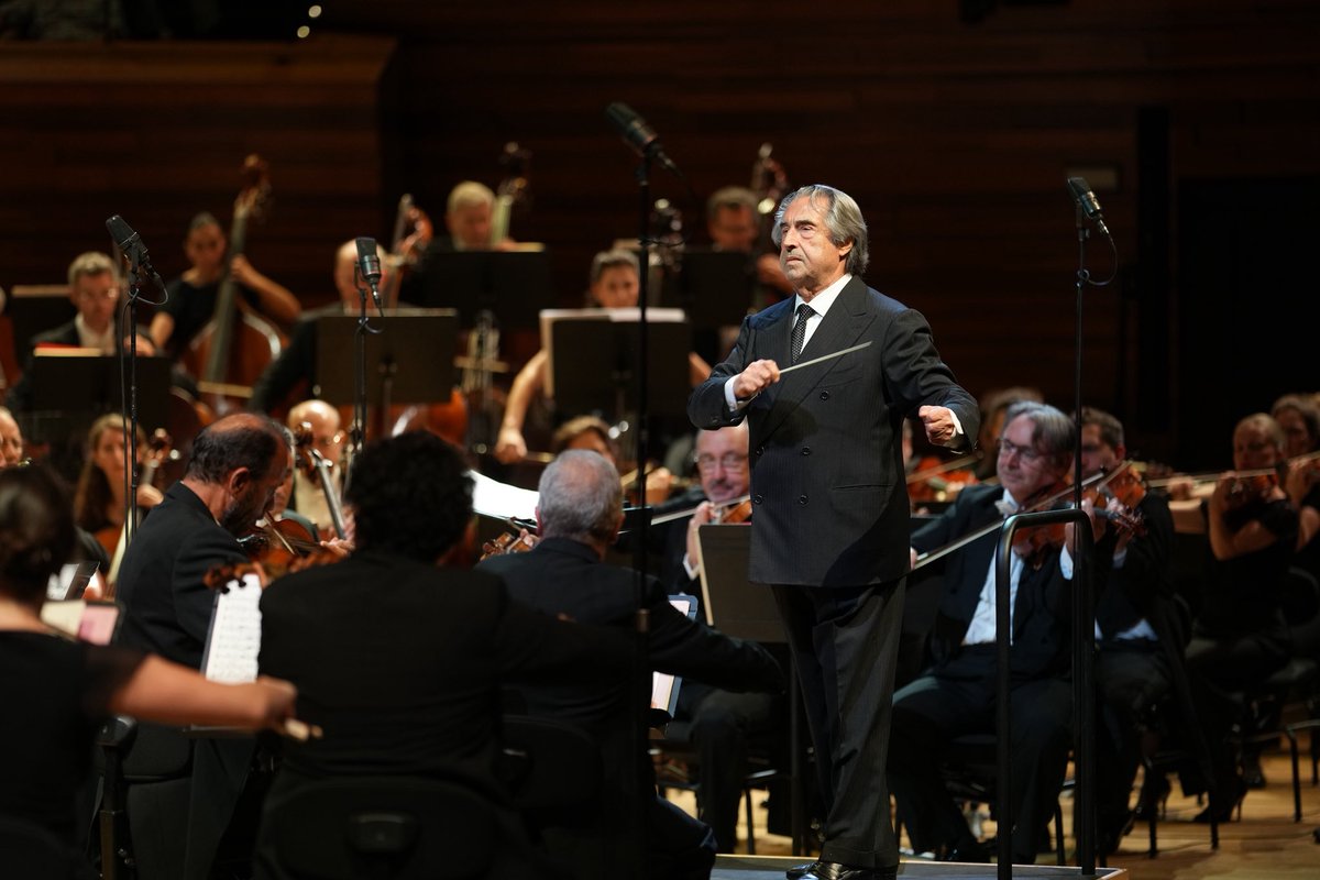 nationaldefce's tweet photo. Tanti auguri Maestro ! Joyeux anniversaire Riccardo Muti, Chef émérite de l’Orchestre National de France 🎉🎈

Et rendez-vous les 4 et 6 mars 2027 pour « Attila » de Verdi au Théâtre des Champs @DesElysees ✨ https://t.co/GoMSOG3HwD