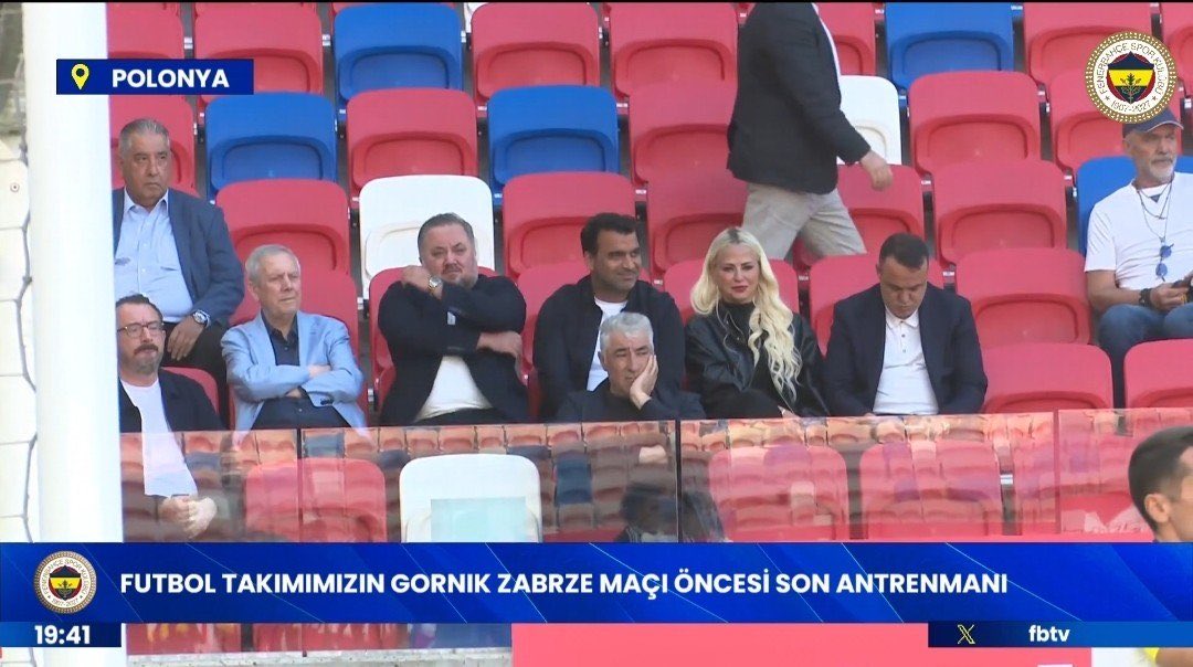 Yellowdarkub's tweet photo. @Fenerbahce Aziz Başkan avını bekleyen kurt gibi bekliyor https://t.co/kyXIij44Un