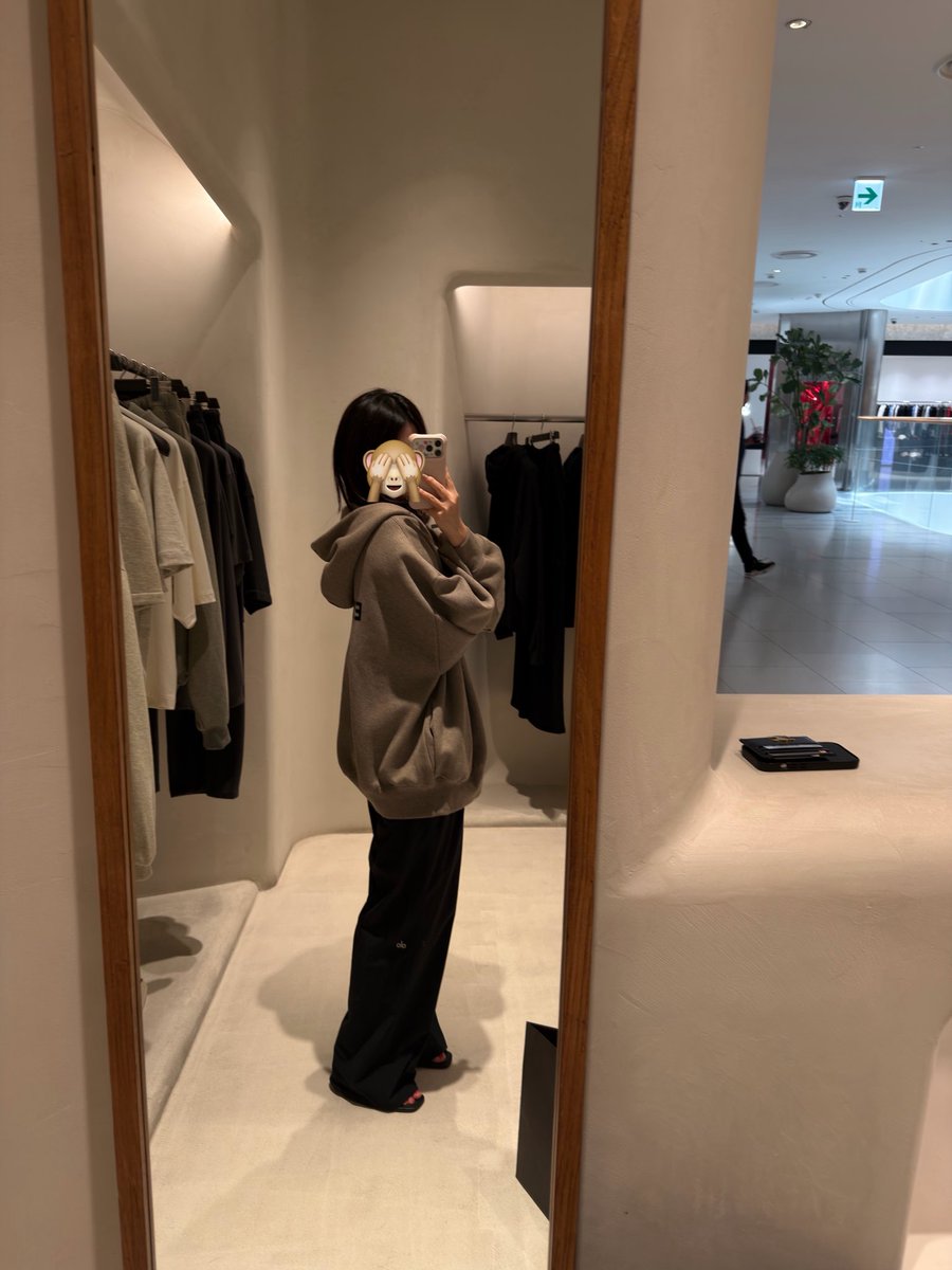 loveuoos's tweet photo. 더현대 더바넷은 갈때마다 득템하는 거 같다! 그리고 나의 바뀐(진행중...) 추구미.. https://t.co/fmk23eB8au
