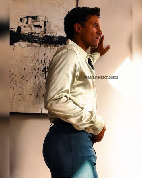 MjJerFaars's tweet photo. U sure Jaafar wasn’t Randy’s son w all that ass he got on him?? https://t.co/bjR3x8ANQC