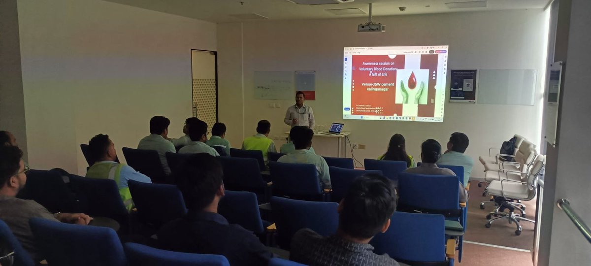 Blood_DhhJajpur's tweet photo. Awareness session #Drbiswal #Voluntary Blood donation @ JSW Cement.
Thank You @JSW cement Team https://t.co/pfnn0rokVU