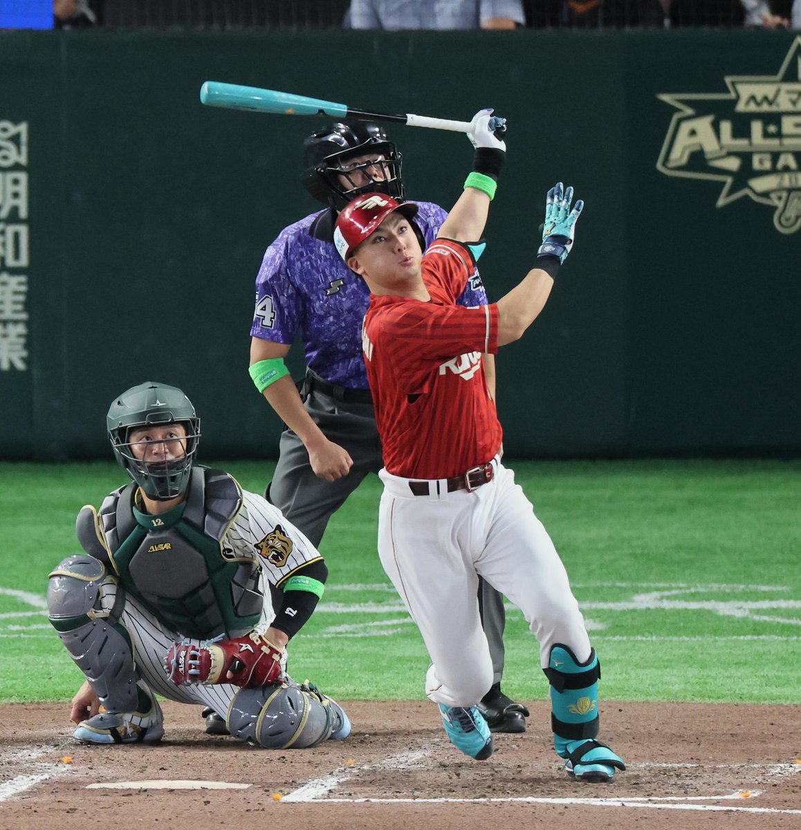 Sanspo_EAGLES's tweet photo. 【プロ野球オールスター2026】28日、8回に本塁打を放つ村林一輝選手。（撮影・佐藤徳昭）https://t.co/9Qx1Q9mpNq https://t.co/yIl3xycWrf #村林一輝 https://t.co/qxGTrzCSTQ