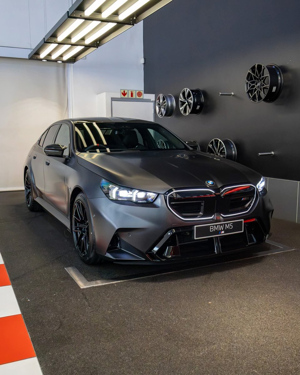 BoitumeloCaleb's tweet photo. Some cars turn heads. This one stops traffic 🚦. 

Finished in stunning BMW Individual Frozen Deep Grey metallic, the BMW M5 Sedan is the perfect blend of understated luxury and electrified M performance with 4.4-litre TwinPower Turbo V8  535kW & 1000Nm of torque 😩 

Would this be your dream daily?😜