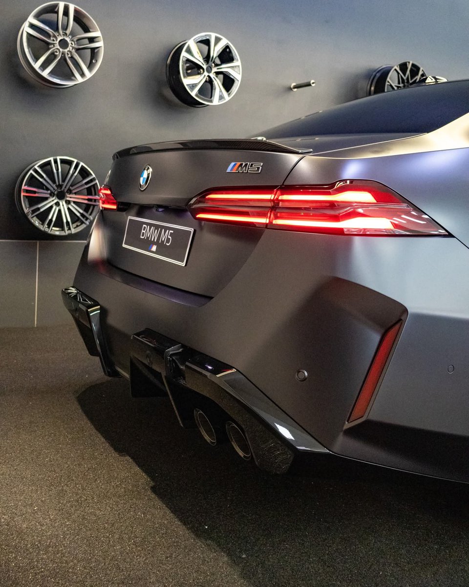 BoitumeloCaleb's tweet photo. Some cars turn heads. This one stops traffic 🚦. 

Finished in stunning BMW Individual Frozen Deep Grey metallic, the BMW M5 Sedan is the perfect blend of understated luxury and electrified M performance with 4.4-litre TwinPower Turbo V8  535kW & 1000Nm of torque 😩 

Would this be your dream daily?😜