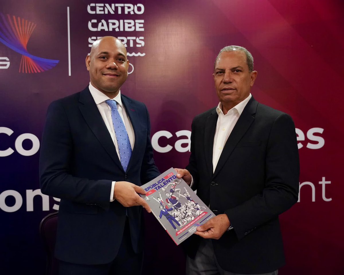 COLIMDO's tweet photo. El presidente del Comité Olímpico Dominicano, @GaribaldyBta participó en la presentación de la revista “República de Talento” dedicada a la delegación dominicana de @SDQ2026 a cargo del editor deportivo de Grupo SIN @Martinrodriv https://t.co/3S1Cujh5Dn