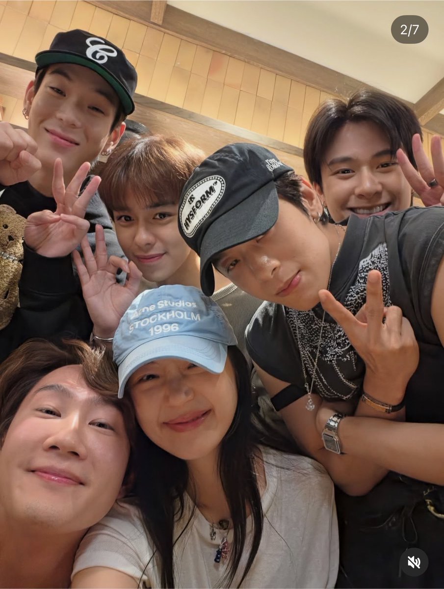 itfeelstory's tweet photo. ความมีเพื่อนกลุ่มเดียวกับแฟนเก่าอะ ก็ไปฉลองวันเกิดด้วยกันวนไป หนูจิ้นค่ะ พี่คบกันได้เลย https://t.co/nPTjLopZQ0
