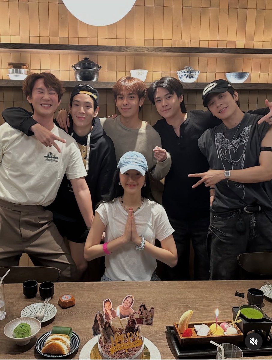itfeelstory's tweet photo. ความมีเพื่อนกลุ่มเดียวกับแฟนเก่าอะ ก็ไปฉลองวันเกิดด้วยกันวนไป หนูจิ้นค่ะ พี่คบกันได้เลย https://t.co/nPTjLopZQ0