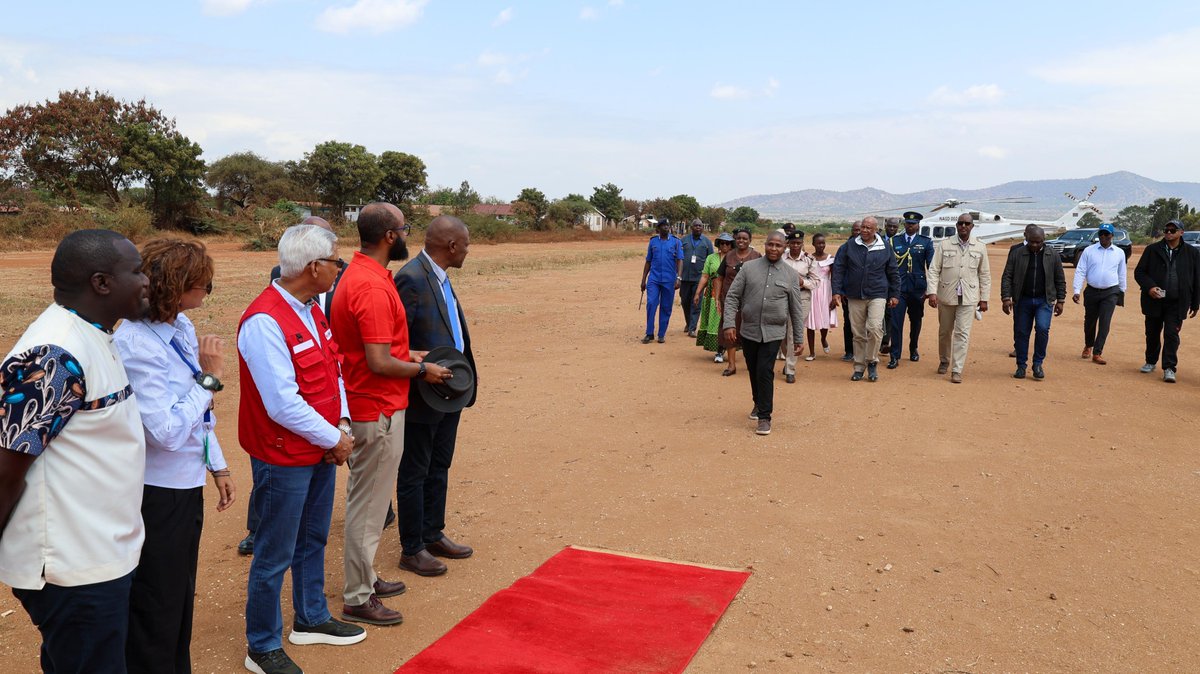 ASHAKURHUSSEIN's tweet photo. I had the privilege and honour of accompanying His Majesty King Letsie III of #Lesotho 🇱🇸 on a field visit to the beautiful County of Taita Taveta @TaitaTaveta006.

His Majesty witnessed, on a firsthand basis, how strategic partnerships between the two levels of Government (National and County), development partners - @IFRCAfrica @KenyaRedCross - and local community organizations, are transforming the lives of farmers in rural #Kenya 🇰🇪.

Much appreciation to H.E. Andrew Mwadime @GovernorMwadime, Governor of TaitaTaveta, and his team, the Kenya Red Cross team led by my brother @IrshadIdris, Secretary-General/CEO, our colleagues from the National Government Administration and, of course, the @kdfinfo, for the excellent hospitality and warm welcome extended to His Majesty and his delegation.

Kenya is truly transforming in incredible ways, and from unimaginable corners!

Well done, #County006!

@ForeignOfficeKE