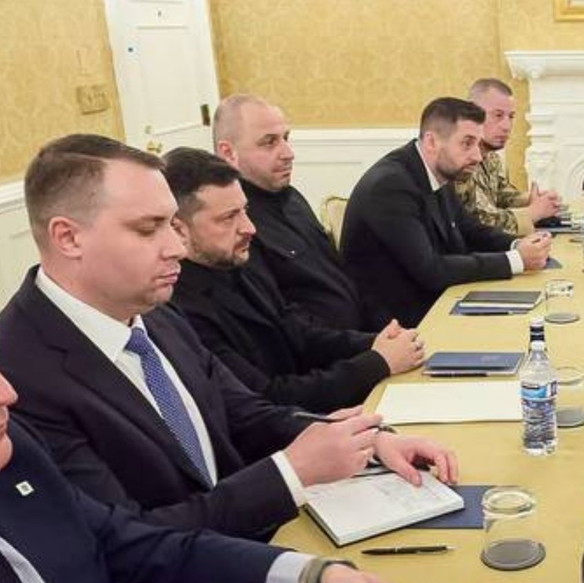 RudijLis's tweet photo. Собаки сутулі 🤡 самозванці, що незаконно керують країною 😡 час розплати вже близько https://t.co/8GT1x1lva3