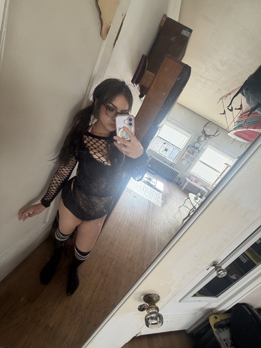 BabyDollVicesxo's tweet photo. hai not new to #nsfwtwt just restarting!

                      ────୨ৎ────
 ♡₊˚ she/her
 ♡₊˚ twentyfour 
 ♡₊˚ sub
 ♡₊˚ soft&amp;hard kinks
 ♡₊˚ size queen 
 ♡₊˚ head connoisseur 

🚫MDNI🚫

♡ / ↻ to be moots! https://t.co/4yKNMwq16Y