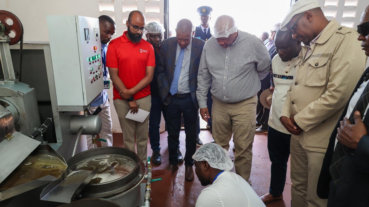 ASHAKURHUSSEIN's tweet photo. I had the privilege and honour of accompanying His Majesty King Letsie III of #Lesotho 🇱🇸 on a field visit to the beautiful County of Taita Taveta @TaitaTaveta006.

His Majesty witnessed, on a firsthand basis, how strategic partnerships between the two levels of Government (National and County), development partners - @IFRCAfrica @KenyaRedCross - and local community organizations, are transforming the lives of farmers in rural #Kenya 🇰🇪.

Much appreciation to H.E. Andrew Mwadime @GovernorMwadime, Governor of TaitaTaveta, and his team, the Kenya Red Cross team led by my brother @IrshadIdris, Secretary-General/CEO, our colleagues from the National Government Administration and, of course, the @kdfinfo, for the excellent hospitality and warm welcome extended to His Majesty and his delegation.

Kenya is truly transforming in incredible ways, and from unimaginable corners!

Well done, #County006!

@ForeignOfficeKE