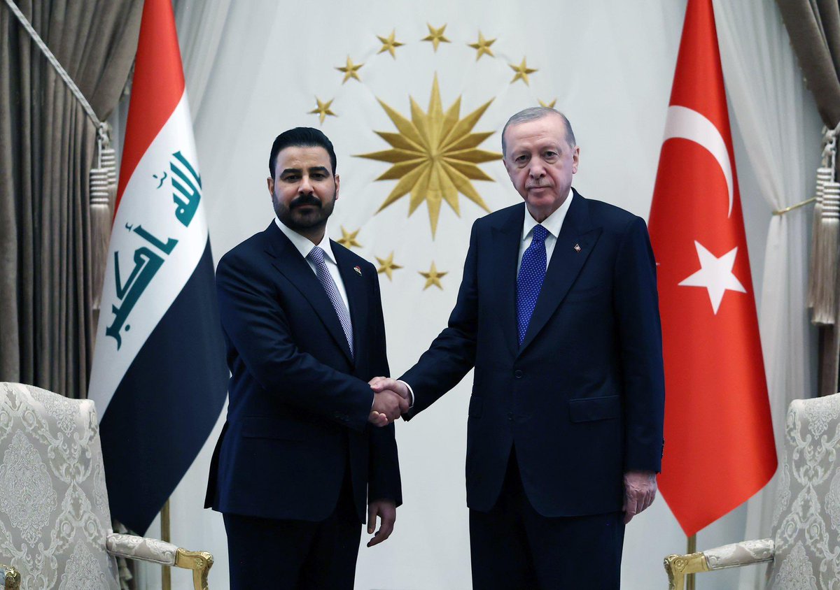 Yusuf__Tekin's tweet photo. 📍Ankara

Cumhurbaşkanımız Sayın Recep Tayyip Erdoğan’ın davetine icabetle Ankara’yı ziyaret eden Irak Başbakanı Sayın Ali ez-Zeydi ve heyeti için Cumhurbaşkanlığı Külliyesi’nde gerçekleştirilen resmî karşılama törenine iştirak ettik.

Dost ve komşu ülke Irak ile gerçekleştirilen görüşmelerin, ülkelerimiz arasındaki iş birliğini daha da güçlendirmesini, bölgemizin huzur ve istikrarına katkı sunmasını temenni ediyorum.