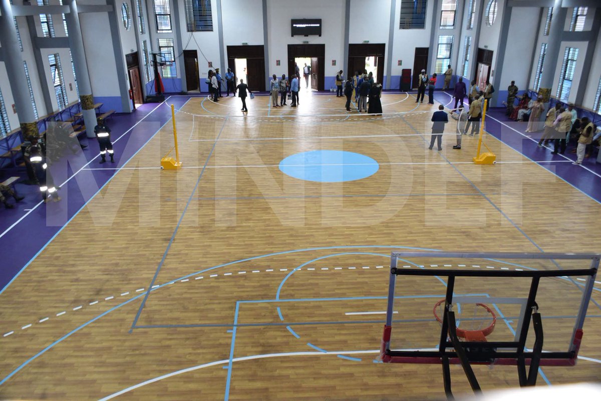 TheCameroonianZ's tweet photo. Nouveau gymnase modulaire inauguré au Collège de la Retraite de Yaoundé.

*Une réalisation du Génie Militaire #Cameroon qui allie technicité et modernité au service de l'éducation nationale. https://t.co/ubh5QhXqP7