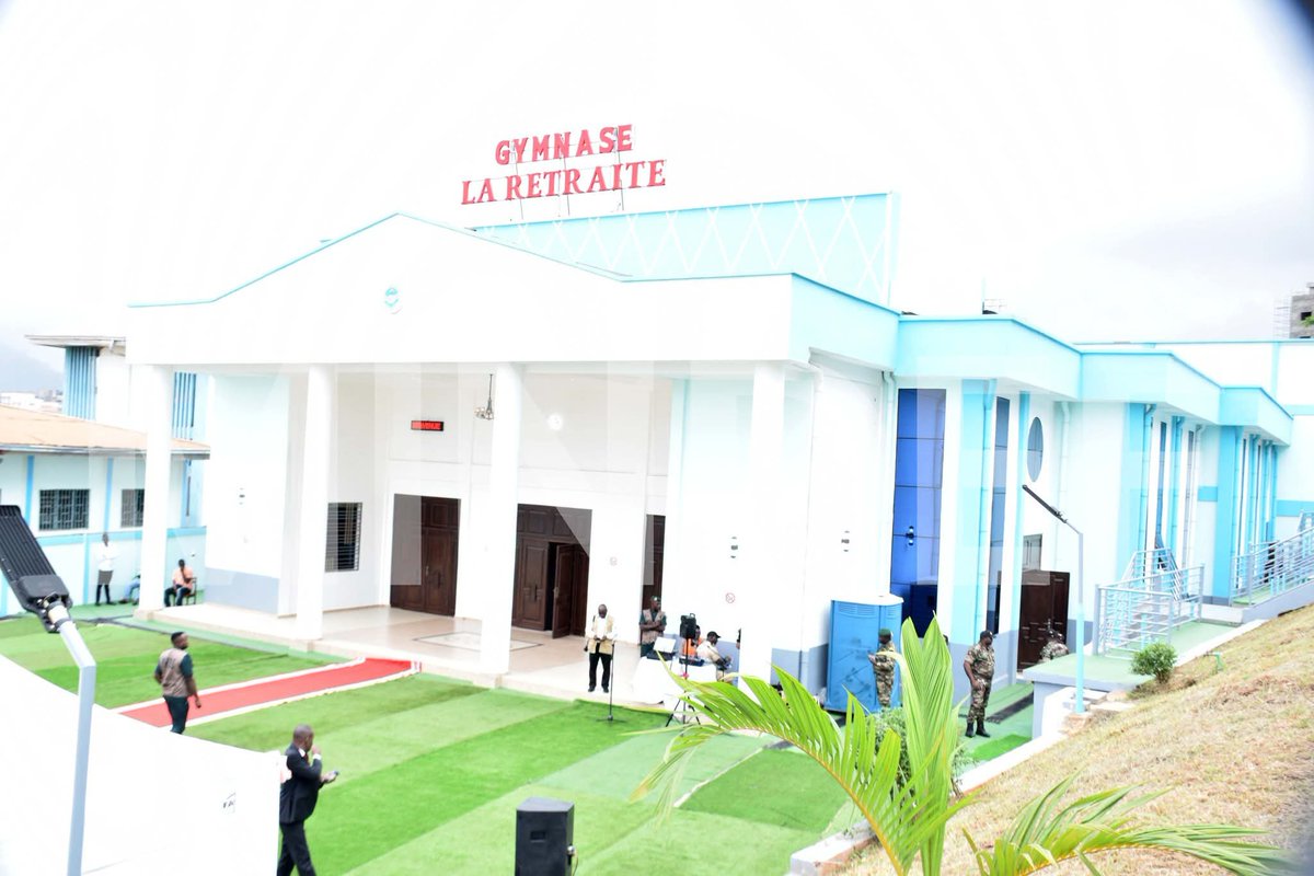 TheCameroonianZ's tweet photo. Nouveau gymnase modulaire inauguré au Collège de la Retraite de Yaoundé.

*Une réalisation du Génie Militaire #Cameroon qui allie technicité et modernité au service de l'éducation nationale. https://t.co/ubh5QhXqP7