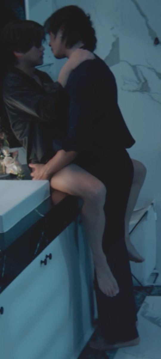 MachiavelyL's tweet photo. Oat Pasakorn, that man with the magnificent legs and splendid thighs. Frankly, I've always admired those thighs ever since My Stubborn; they deserve an award.

BOUND BY KNOT EP5

 #KNOTseriesEP5 https://t.co/JpSciqt1NZ