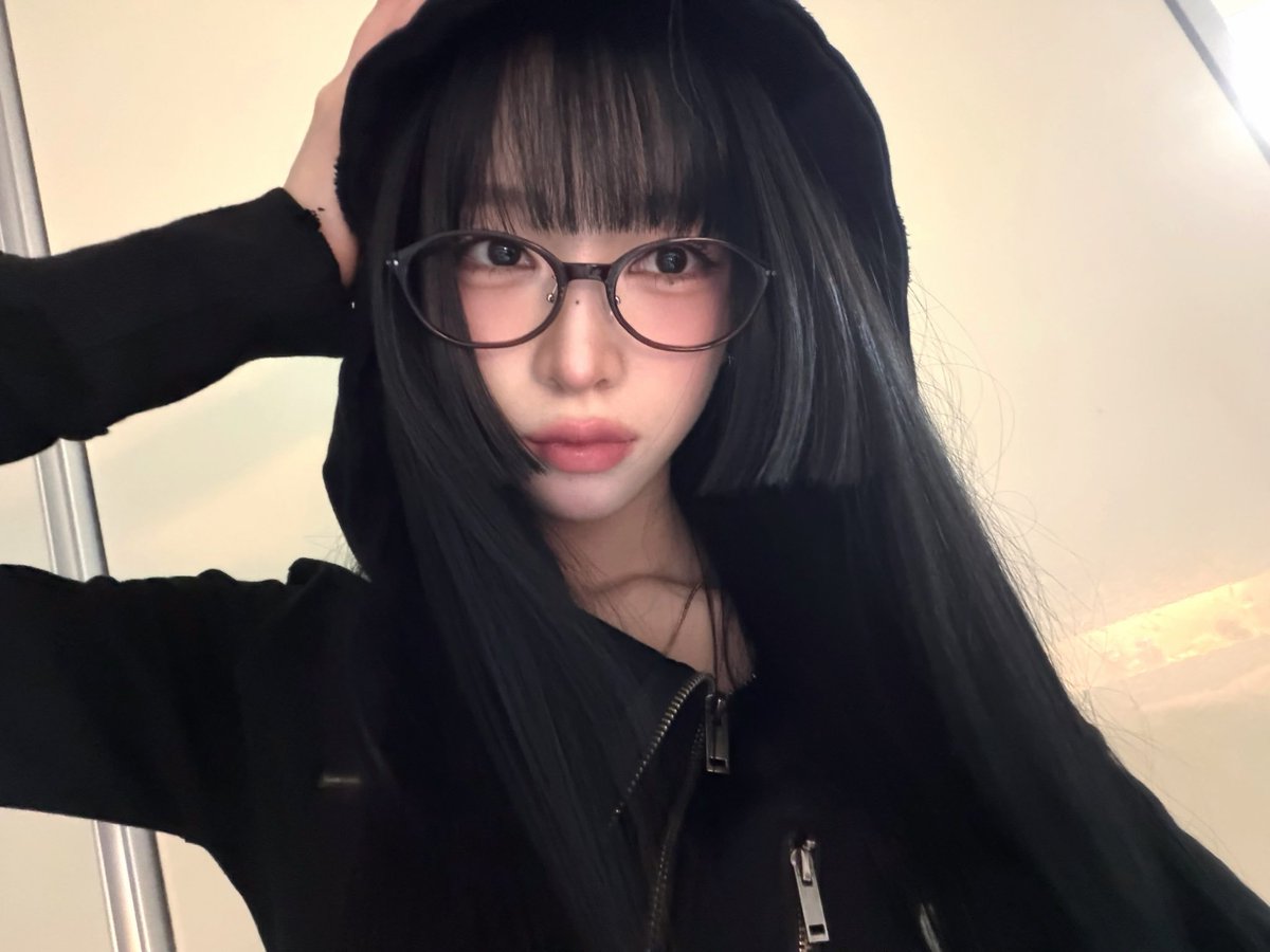 mewfuus's tweet photo. touched up my hair without 4hrs of tutorials, didn't cry once :3 #signoflife #hiiiiiiiiiiiii https://t.co/kuza3aGVvO