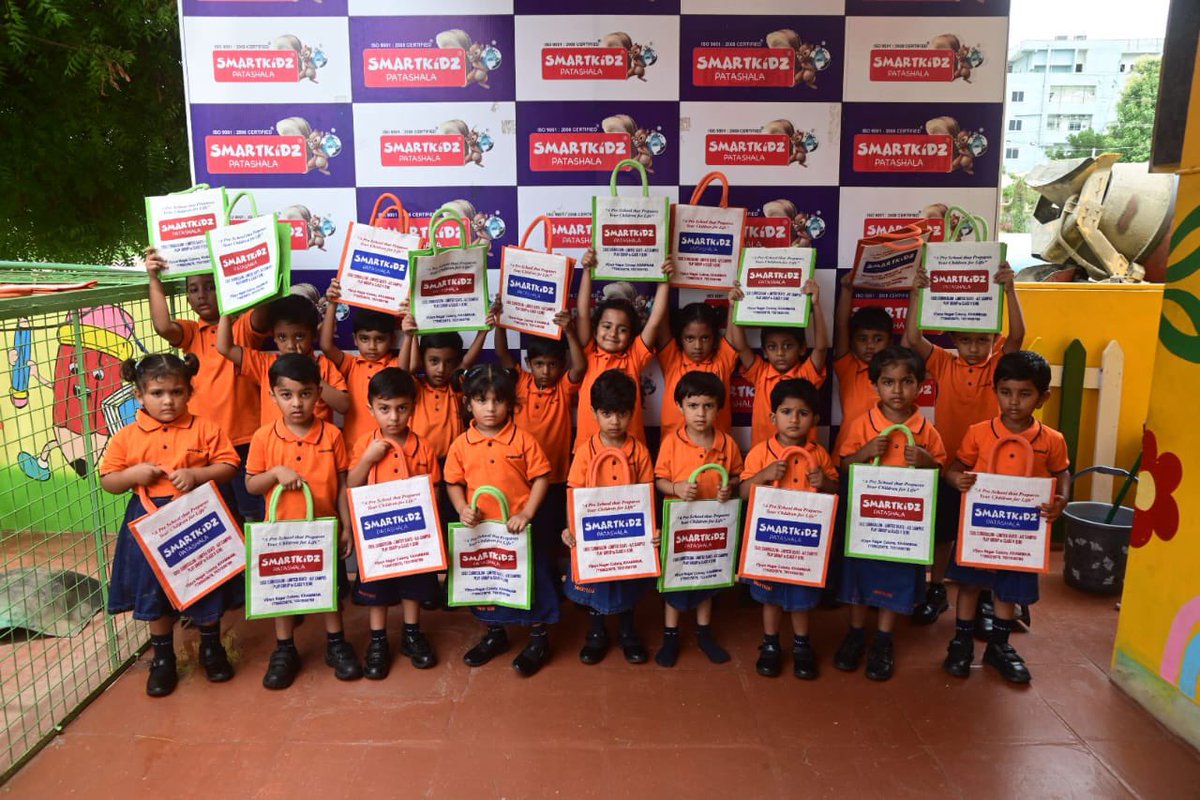 chaitu2777's tweet photo. Promoting sustainability on World Nature Conservation Day, one step at a time Every Year!!🌱
We successfully distributed eco-friendly jute bags to encourage the reduction of plastic usage and create a cleaner, greener environment. A heartfelt thank you to everyone who participated and supported this initiative.
Together, let's make sustainable choices for a better future. ♻️
Warm Regards
SMARTKiDZ PATASHALA 
#JuteBagDistribution #GoGreen #SayNoToPlastic #EcoFriendly #Sustainability #GreenInitiative #CleanEnvironment #CommunityService @Collector_KMM @MC_Khammam @KhammamCp @TelanganaCMO @Tummala_INC @INC_Ponguleti @Bhatti_Mallu