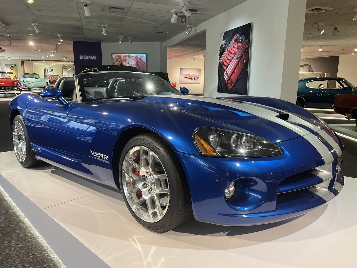 ZachFarrow2's tweet photo. @Twilight_Saint thought you might like this!!! 2008 Viper SRT-10 Roadster https://t.co/M6b91Qp3in
