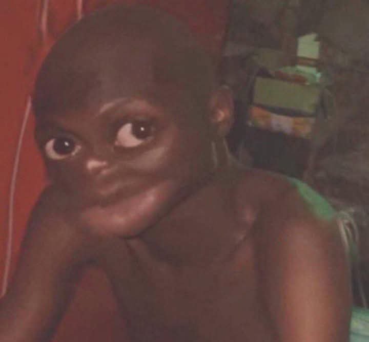 ManLikeEmmanuel's tweet photo. Your strick father came home 

You pretend to be sleeping 

He knows you pretending and waited for you seating opposite you.

After some minutes you opened your eyes

And the first thing you saw was him staring at you. https://t.co/6oV6CpUCuw