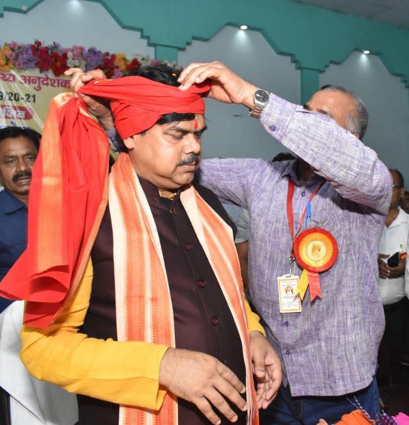 Sanjay321buxar's tweet photo. माननीय शिक्षा मंत्री @mkrtiwari_bjp जी जब आप खुले मंच से शारीरिक शिक्षा एवं स्वास्थ्य अनुदेशक को छोड़ कर सभी शिक्षकों की सभी समस्याएं का समाधान की बात करते 
जैसे लगता है शारीरिक शिक्षा एवं स्वास्थ्य अनुदेशक अछूत श्रेणी के शिक्षक हैंअव तो कल्याण करने कि कृपा करें सर https://t.co/YjEE5nJ4M8