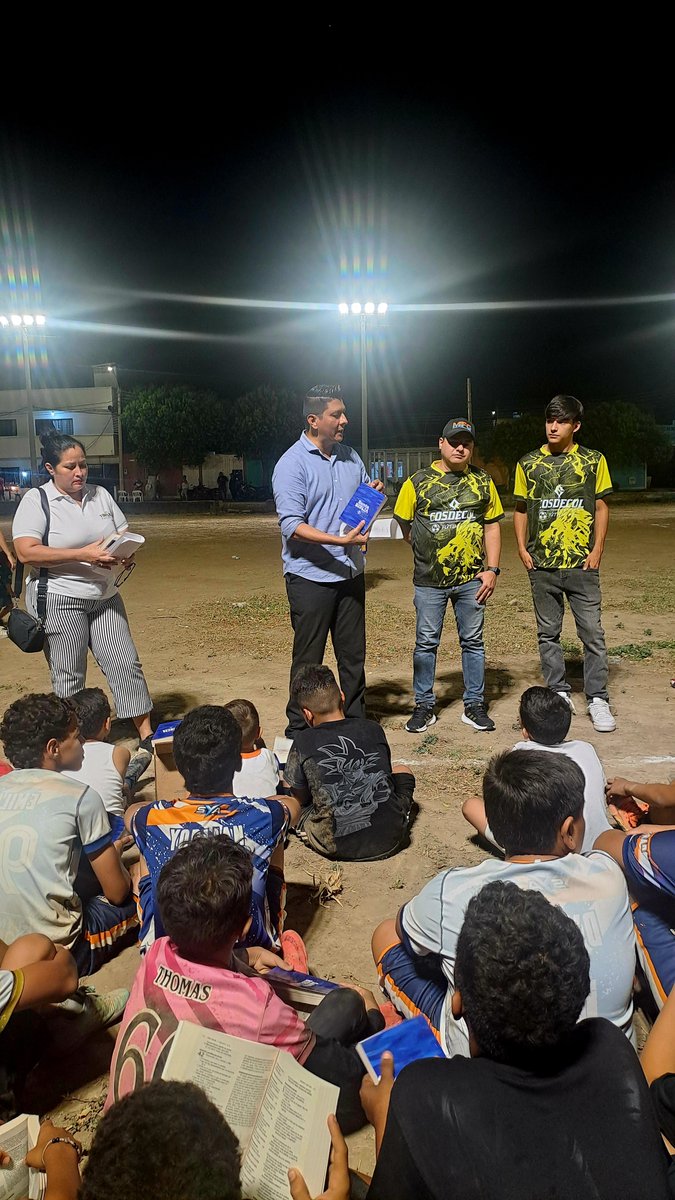 johnpenaoficial's tweet photo. Con COSDECOL &amp; TINAJA en la Escuela FÚTBOL TECH en La Parada (Villa del Rosario - Norte de Santander) ⚽🇨🇴🇻🇪🙌

¡Todo con Excelencia!🥇

#JOHNPEÑA
#TodoConExcelenciaJOHNPEÑA
#PastorJOHNPEÑA
#FundaciónTINAJA
#ClubDeportivoTINAJA https://t.co/Vn9xqHOuFZ