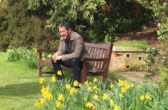 wannabx_yours's tweet photo. modern baelor watching valarr and matarys playing in the garden https://t.co/QzLlTt9d3g