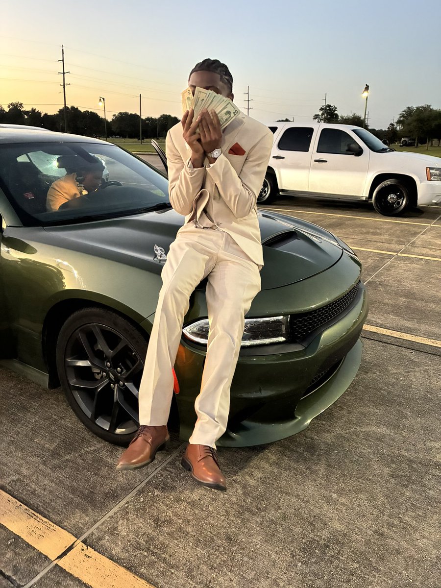 getrichap's tweet photo. them houses still vacant on my end🏚️🔌 #real https://t.co/7NpjoBwOPD