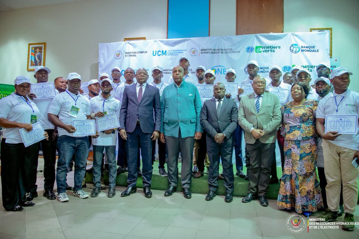 JolMongu2's tweet photo. #RDC: Le dévlppement du Gd Congo va passer par son #Industrialisation qi nous exige 1e forte capacité en terme de production d’#Énergie.

C’est ds 7 optiq qe SE Aimé @molendosakombi, investit fortement ds le renforcement d capacité d jeunes ds les métiers d’eau de l’Électricité. https://t.co/QU6r0Eawar
