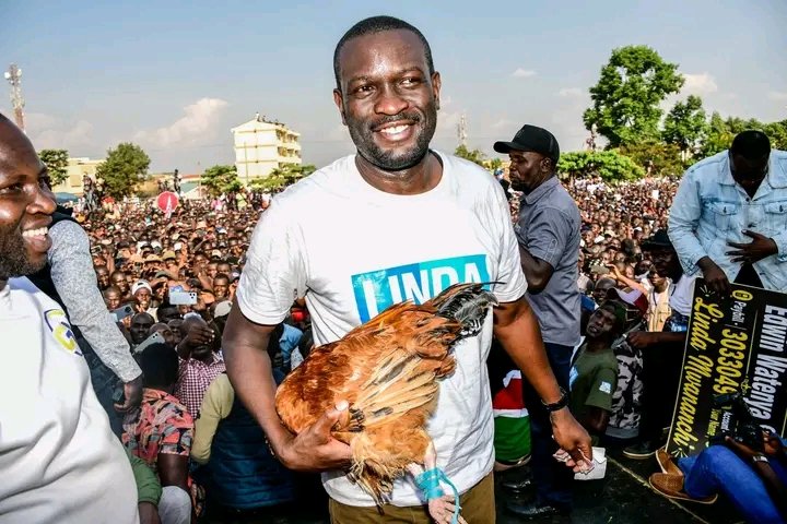 cheboi_levi's tweet photo. "Sifuna is just a celebrated political Socialite,Kiongozi huchaguliwa kwa sababu ya track record.i have not heard anything he did as ODM's SG,What has he done as Nairobi Senator??"
How can he convince the 30M+ voters??, unknowingly and politically bado kuna mwenye ataimba Sifuna. https://t.co/542C7NrB4f