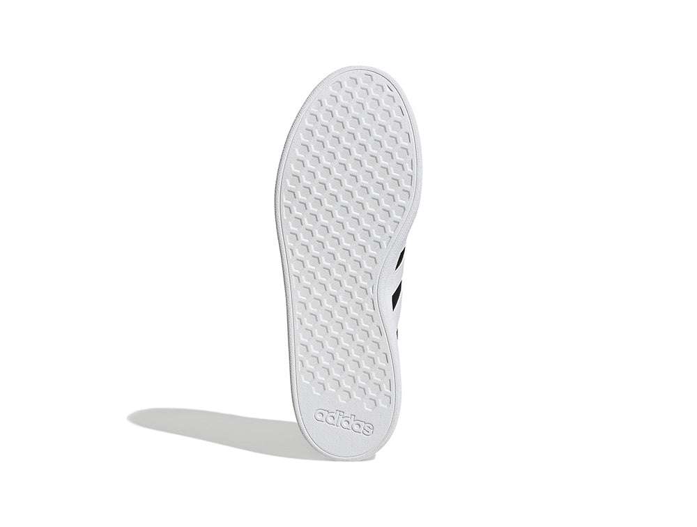 GabrielVal45571's tweet photo. @Sparkyanimation Ah, olvide agregar unas imágenes de lo que serían sus zapatillas https://t.co/FNNf3K2XbQ