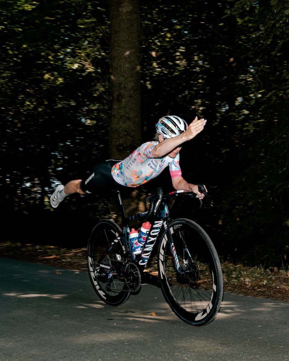 tiffanycromwell's tweet photo. 🩷💛 WE FEMMES 💛🩷

A new look for @WMNcycling that represents a bigger mission beyond the race. 

We Femmes is a movement to continue to grow women’s cycling communities. The concept is simple. For every woman who rides, we want you to bring someone who doesn’t. 

#wefemmes https://t.co/OBzoYnKS7N