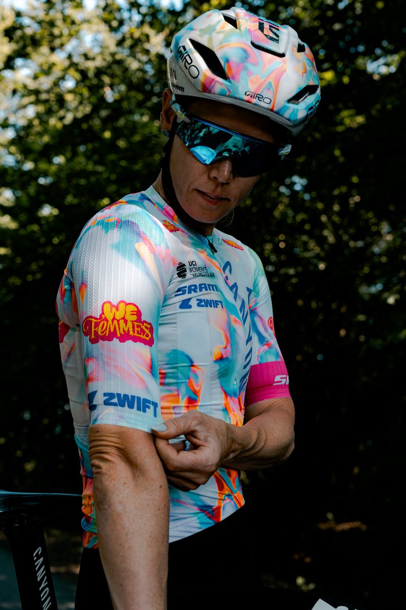 tiffanycromwell's tweet photo. 🩷💛 WE FEMMES 💛🩷

A new look for @WMNcycling that represents a bigger mission beyond the race. 

We Femmes is a movement to continue to grow women’s cycling communities. The concept is simple. For every woman who rides, we want you to bring someone who doesn’t. 

#wefemmes https://t.co/OBzoYnKS7N