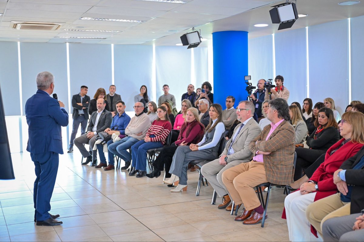 claudiojpoggi's tweet photo. NUEVO CERTIFICADO CATASTRAL DIGITAL - El Director de Catastro Dr Darío Crivello presentó formalmente los beneficios del “nuevo certificado catastral digital”. Simplificación de trámites, ahorro en tasas administrativas, transparencia y mayor seguridad jurídica; son sus atributos principales. Un gran avance. Felicitaciones a la Dirección y Personal del Catastro Provincial 👏👏