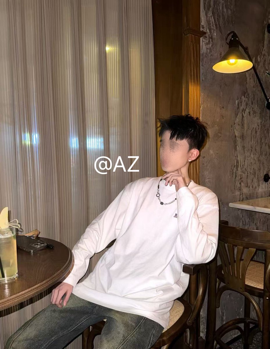 Orsonrq1sss's tweet photo. 夜深了，有些帅哥的脑子🧠已经被老子彻底掏空了，放下装逼的样子彻底恶堕成傻逼母蛆，求着老子曝光他的傻逼样子，渴望看到评论区的野爹们骂他，不过我感觉有些傻逼看到会爱上他吧
#傻逼 #帅哥恶堕 #反差 https://t.co/p7NzNLPJyH