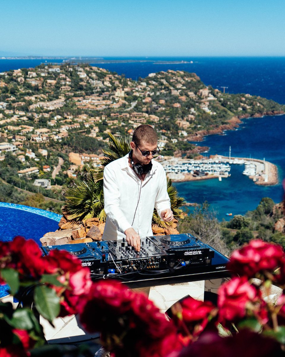Silenceephemere's tweet photo. Something's coming. 🖤

Meet X-Unit — real name Camille, DJ &amp; producer from Marseille, crafting a sound where techno meets the melodic grip of indie dance.

These are the first frames, filmed at Villa Silence Éphémère, Cannes. The full DJ set drops very soon. 👀 https://t.co/fqPMJZ3HZ0
