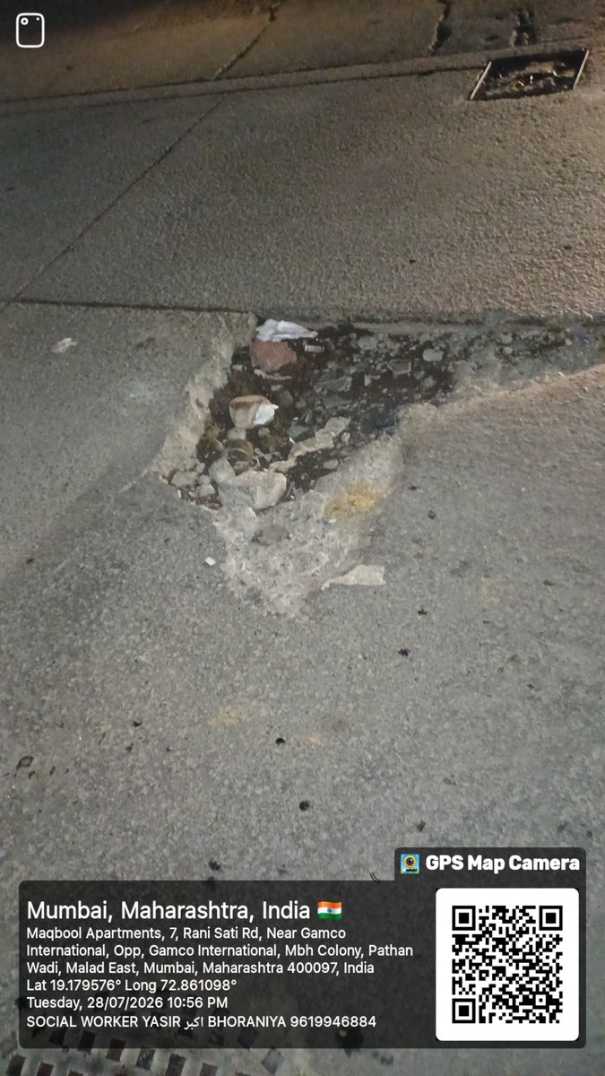 YASIR_BHORANIYA's tweet photo. @mybmc
Malad East Rani Satti Marg 
Road
pathandwari
yeh
gadda 15 days se
dekh rha hu.
पहले thoda tha ab bada ho gya hai.
Opp skyway kids
my number
9619946884 https://t.co/Q5zsISMiWH