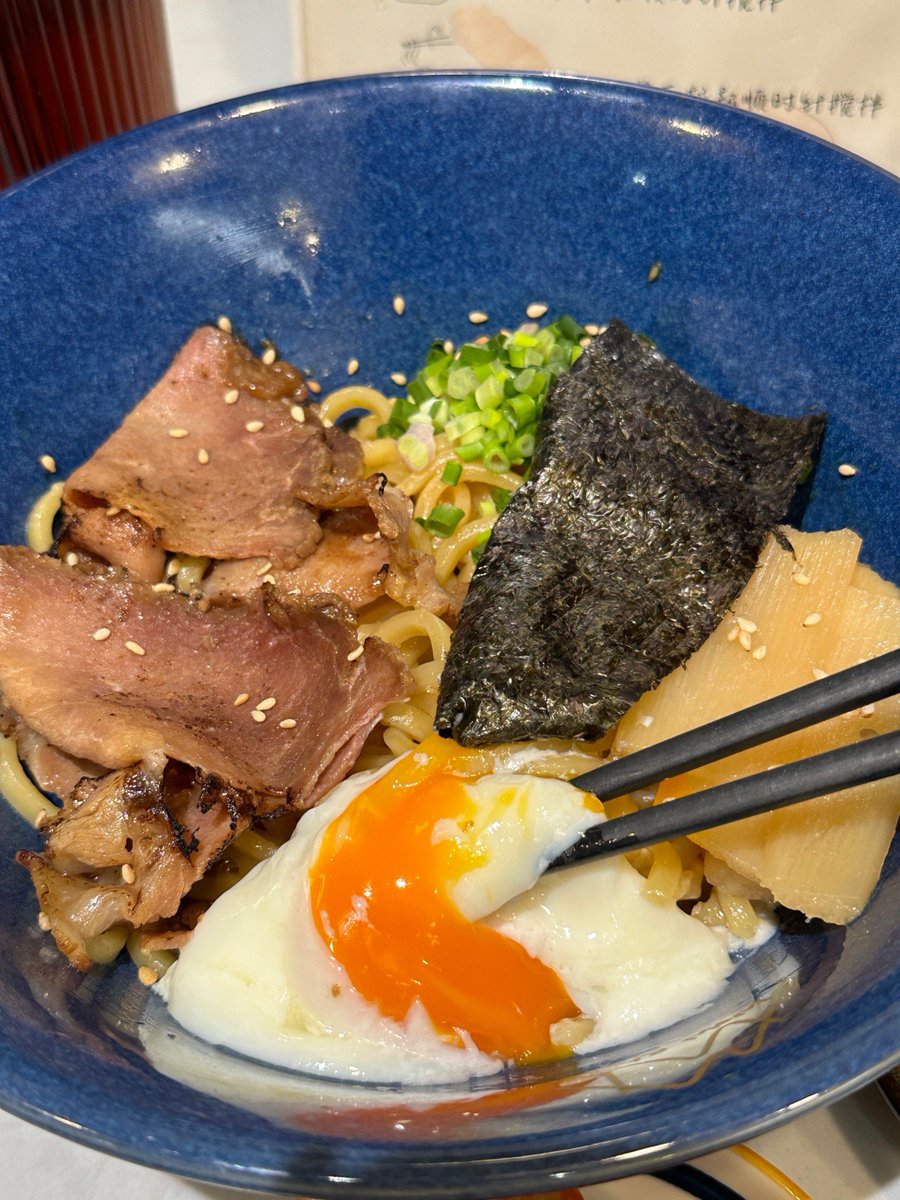 zeoby88129628's tweet photo. Late night ramen shop vibes: steamy bowls, soft smiles, and that perfect warm slurp to chase the night’s chill away. https://t.co/NJGgjJvHqY